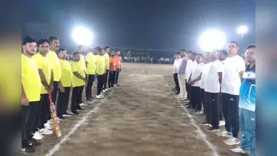 बक्सर के लोहंदी में नाइट क्रिकेट टूर्नामेंट का आयोजन, एमएलसी सोनू राय ने किया उद्घाटन