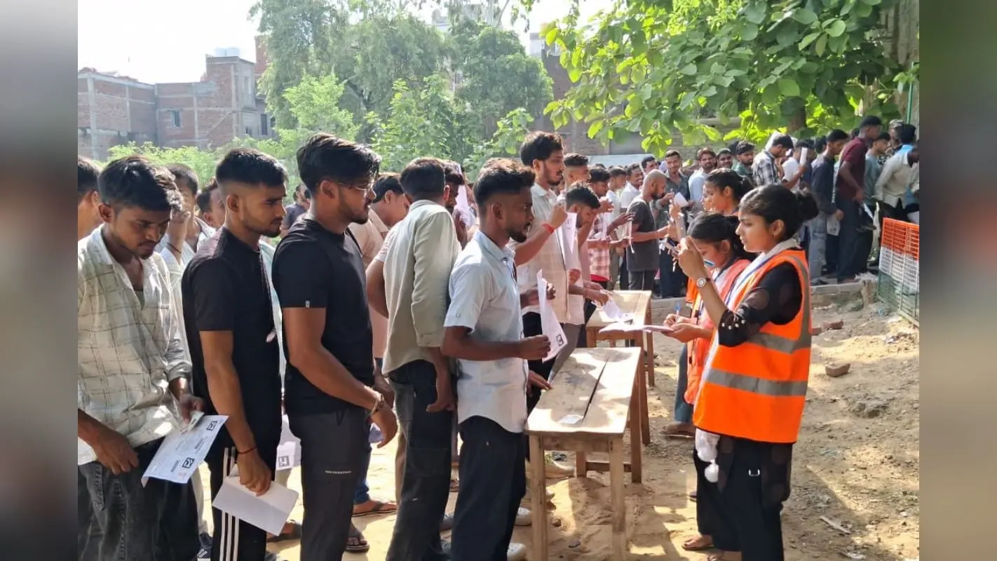 मद्य निषेध सिपाही भर्ती परीक्षा: हंगामे के बाद प्रशासन अलर्ट, रोहतास में परीक्षा केंद्रों पर दिखा पुख्ता इंतजाम