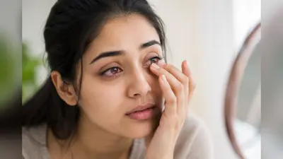 बारिश के मौसम में लाल हो रही हैं आंखें? ये हो सकते हैं आई फ्लू के संकेत