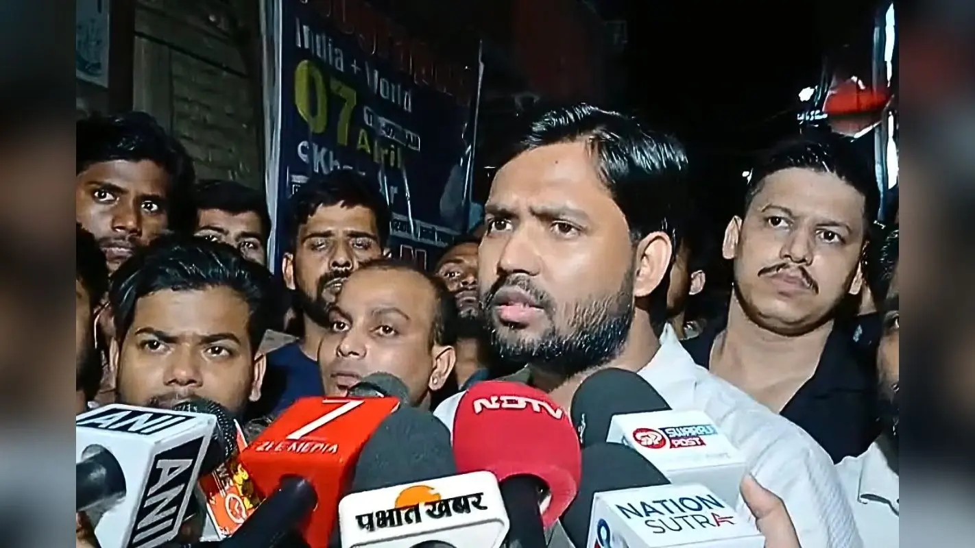 खान सर कहां हैं? पुलिस की तारीफ की, जांच में सहयोग का वादा भी किया, फिर FIR के बाद से कहां गायब हैं फैसल खान