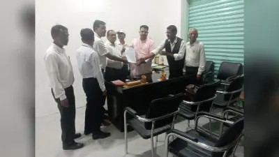 बुंडू में सिविल कोर्ट की मांग को लेकर विधायक से मिले अधिवक्ता