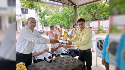 सिविल कोर्ट के दो कर्मियों की सेवानिवृत्ति पर समारोह में दी गयी विदाई