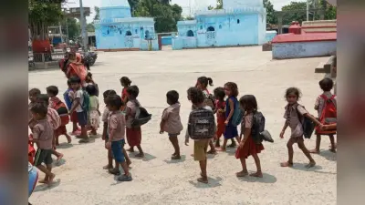 भागलपुर के नारायणपुर में 40 डिग्री तापमान में खाली पैर घर लौटने को मजबूर आंगनबाड़ी के बच्चे