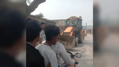 नगर पंचायत के हाइस्कूल रोड में चला बुलडोजर