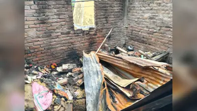 कटरिया में आग से जेवरात व नगद सहित ढाई लाख के समान राख