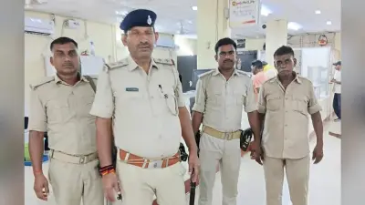 बैंकों की सीसीटीवी व अलार्म सिस्टम का पुलिस अधिकारी ने किया जांच