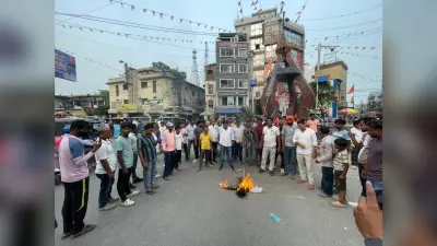 बिजली संकट पर फूटा गुस्सा, शहीद चौक पर फूंका विभाग का पुतला