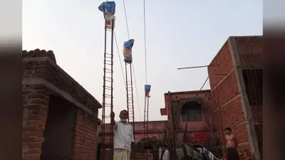 स्कूल और घरों के ऊपर लटक रहा 11 हजार वोल्ट का तार, चांदन में बड़े हादसे का बढ़ा खतरा