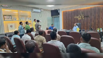 डीएम के जनसंवाद में 47 मामलों की सुनवाई, अधिकारियों को त्वरित कार्रवाई के निर्देश