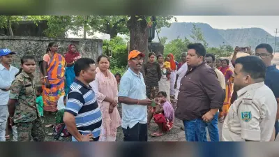 चितरा : मुआवजे की मांग को लेकर सात घंटे किया चितरा-बस्ती पालोजोरी सड़क जाम