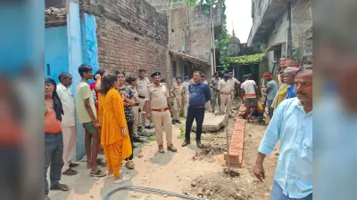 दंडाधिकारी और पुलिस पदाधिकारी के मौजूदगी में हुआ घर का निर्माण कार्य