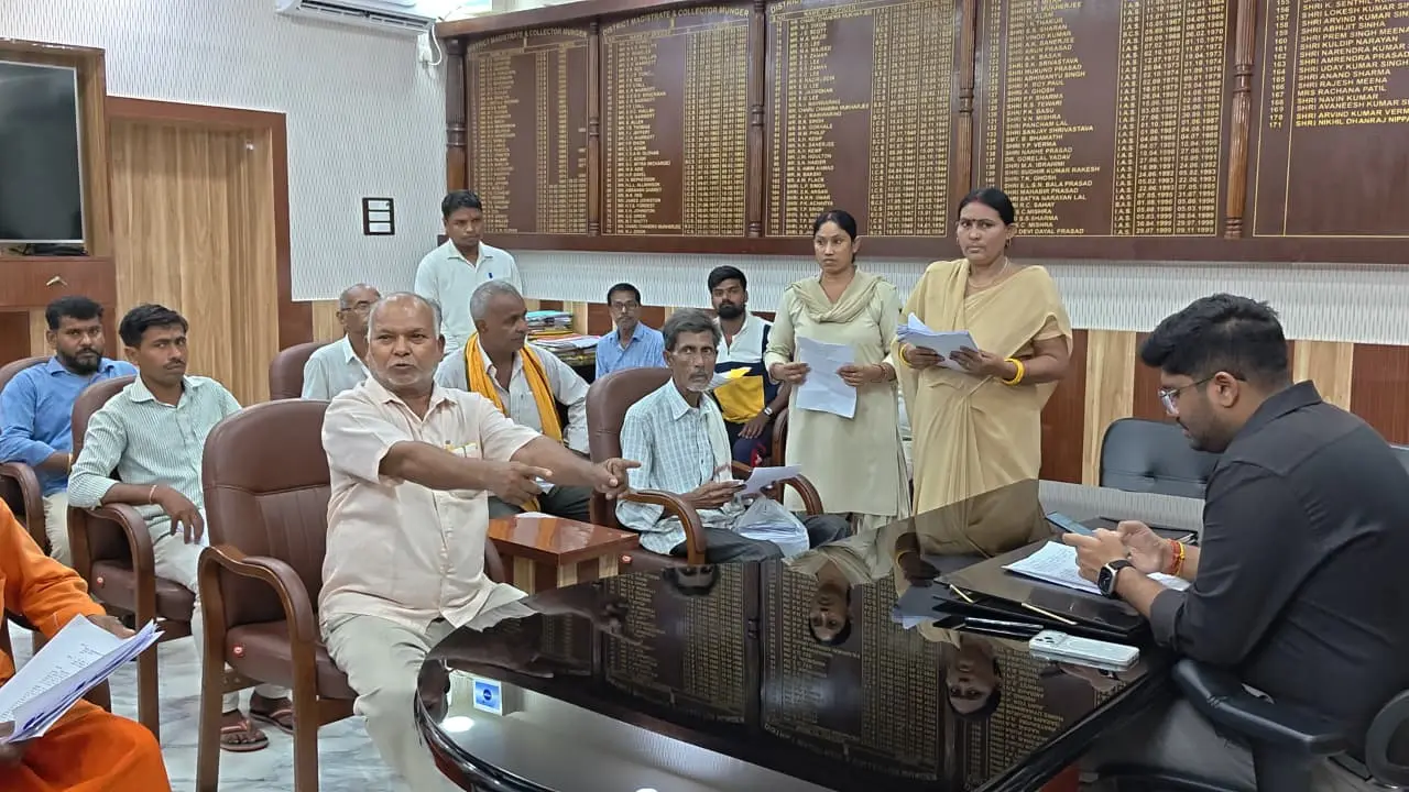 साहब! सरकार ने दी जमीन, मकान बनाने से पड़ोसी कर रहा मना