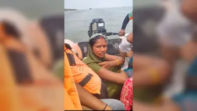 bgaalpur news. बीच गंगा में बंद हुई नाव, एसडीआरएफ ने चलाया राहत अभियान