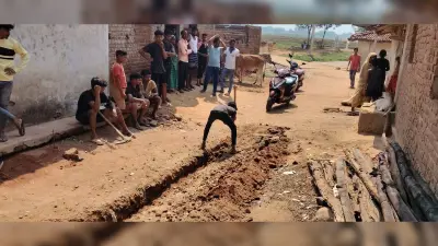 ग्रामीणों ने श्रमदान कर शुरू किया नाला का निर्माण