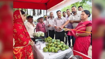 सारवां : महतोडीह ब्लॉक मोड़ पर खुला आम बिक्री केंद्र