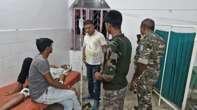 हाइवा की चपेट में आने से बाइक सवार युवक की मौत, एक गंभीर रूप से घायल