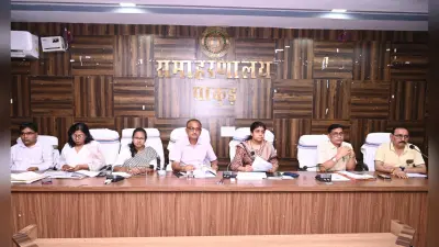 संस्थागत प्रसव और टीकाकरण पर दें जोर: डीसी