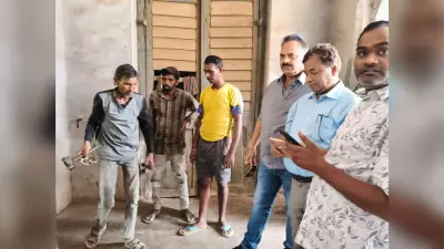 मधुपुर में 25 दिन बाद खुला रेडक्रॉस कार्यालय, प्रशासन ने कराया खाली