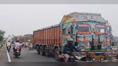श्रीकृष्ण सेतु पथ पर न लगा हाइट गेज और न ही शहर में लागू हुई नयी ट्रैफिक व्यवस्था