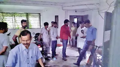दुर्गापुर के ट्रंक रोड पर हंगामा, सरकारी राहत सामग्री हटाने का लगा आरोप, भाजपा का प्रदर्शन