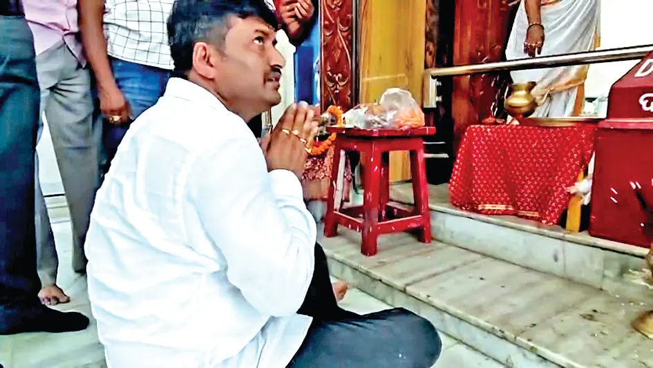 पीएम का कार्यकाल 12 वर्ष पूर्ण होने पर मंदिर में पूजा