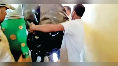पूर्व मंत्री के पार्टी दफ्तर में रेड, सैकड़ों तिरपाल बरामद