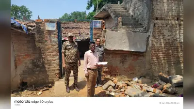 Giridih News :द्वार लगाने की रस्म के दौरान रेलिंग व छज्जा टूटा,दो दर्जन लोग घायल