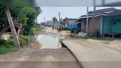 परासी मोड़-तेतरिया मुख्य सड़क बदहाल, गड्ढों में तब्दील हुआ मार्ग