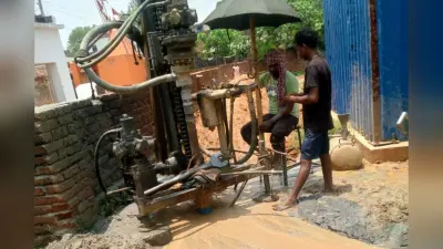 प्रभात इंपैक्ट : पेयजल संकट पर खबर छपते ही दौड़ा विभाग, बांका के इस गांव में करा रहे बोरिंग