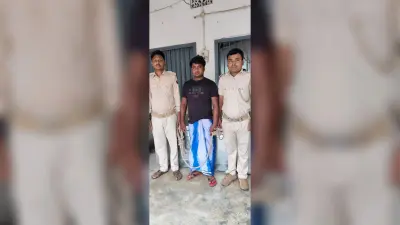 4.41 लीटर शराब के साथ तस्कर गिरफ्तार