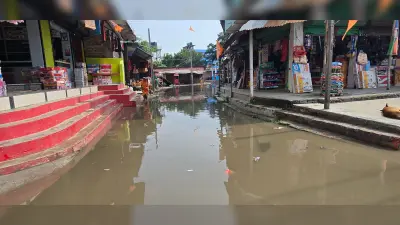 आजमनगर मुख्य बाजार में जलजमाव से व्यवसाय प्रभावित