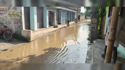 कॉलेज रोड में जल जमाव से आवागमन में भारी परेशानी