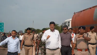 जीरोमाइल एनएच से हटाया अतिक्रमण