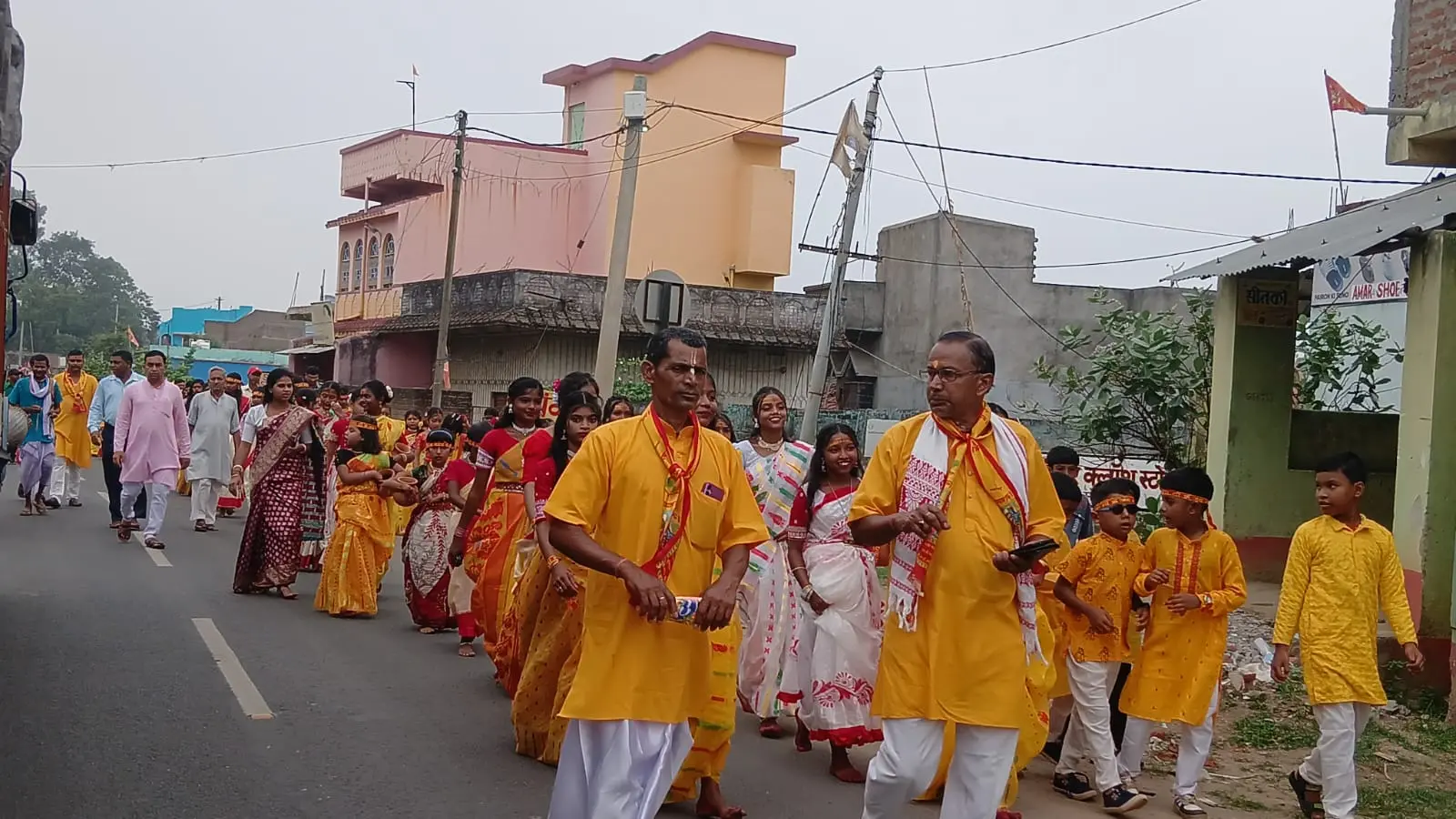 1001 महिलाओं ने महायज्ञ को लेकर निकाली कलश यात्रा
