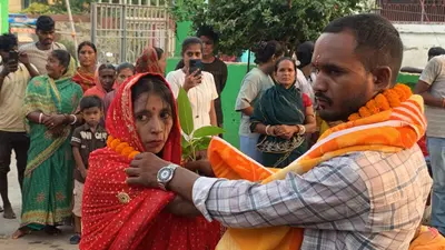 शादी से पहले मिलने पहुंचे प्रेमी-प्रेमिका की परिजनों ने करायी शादी