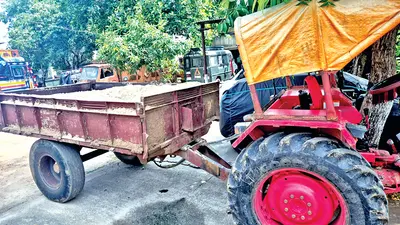 बाघमुंडी में बालू तस्करी का पर्दाफाश, ट्रैक्टर-ट्रॉली जब्त