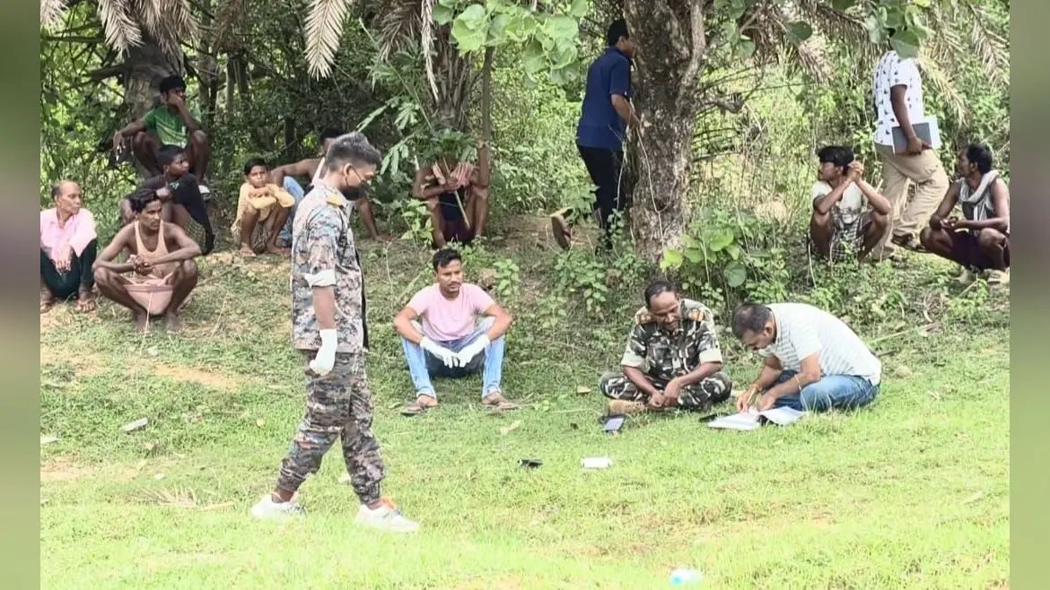 धान बीज खरीदने निकला था युवक, सात दिनों पेड़ से लटका मिला शव