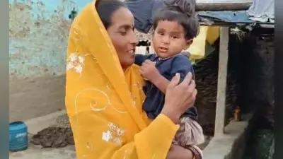ट्रेन में लावारिस मिली 20 माह की मासूम को बाल संरक्षण इकाई को सौंपा