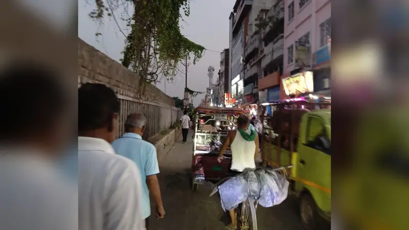 अंधेरे में डूबा जमालपुर स्टेशन से जुबली वेल चौक तक की सड़क, असुरक्षित महसूस कर रहे आमजन