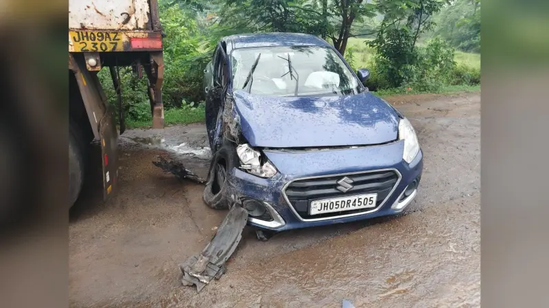 Bokaro News : पिंड्राजोरा में बस और कार की टक्कर