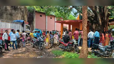 चावल उठाने गये शिक्षक, दर्जनों स्कूलों में पढ़ाई रही ठप