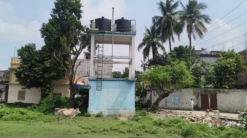 बूंद-बूंद पानी को तरस रहे वार्ड के लोग
