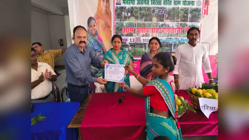 किसानों ने विभिन्न किस्मों के आम की प्रदर्शनी लगायी