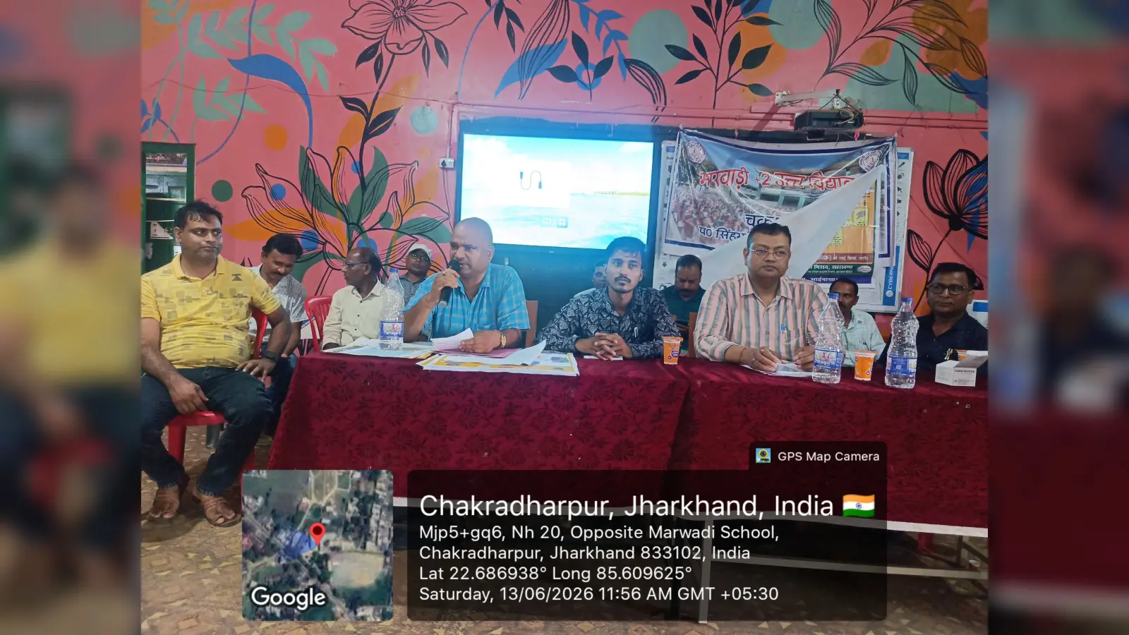 Chakradharpur News : जिन विद्यालयों के भवन जर्जर हैं, उन्हें सुरक्षित जगह स्थानांतरित करें