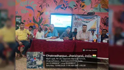 Chakradharpur News : जिन विद्यालयों के भवन जर्जर हैं, उन्हें सुरक्षित जगह स्थानांतरित करें