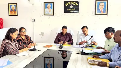 लंबित आवासों को शीघ्र पूरा करें