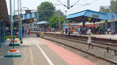 इंजन में खराबी आने से दो ट्रेनों की यातायात बाधित, यात्री रहे परेशान