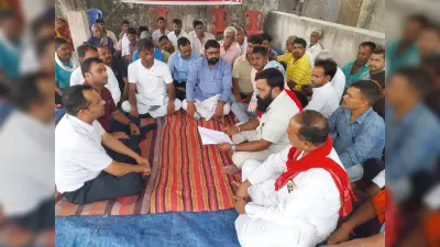 Giridih News :बीडीओ-सीओ के आश्वासन पर ग्रामीणों का धरना समाप्त