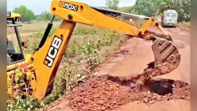 Rourkela News: कोइड़ा में ग्रामीणों ने जेसीबी से खोद दी सड़क, वाहनों के थमे पहिये