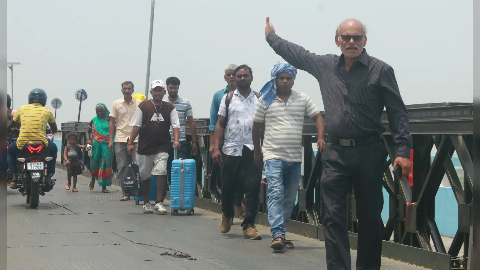 विक्रमशिला पुल एक बार फिर लगा जाम, यात्री हलकान